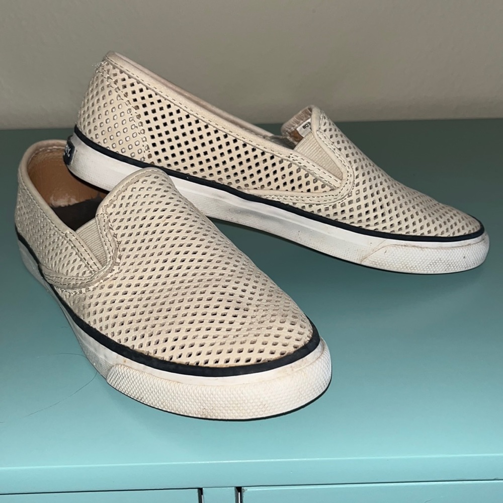 Sperry women’s size 8.5, slip on leather boat shoes. Gently worn.